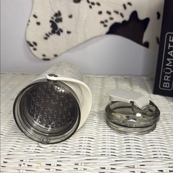 BrüMate Enchanted Rose MultiShaker-NWT - Picture 8 of 8